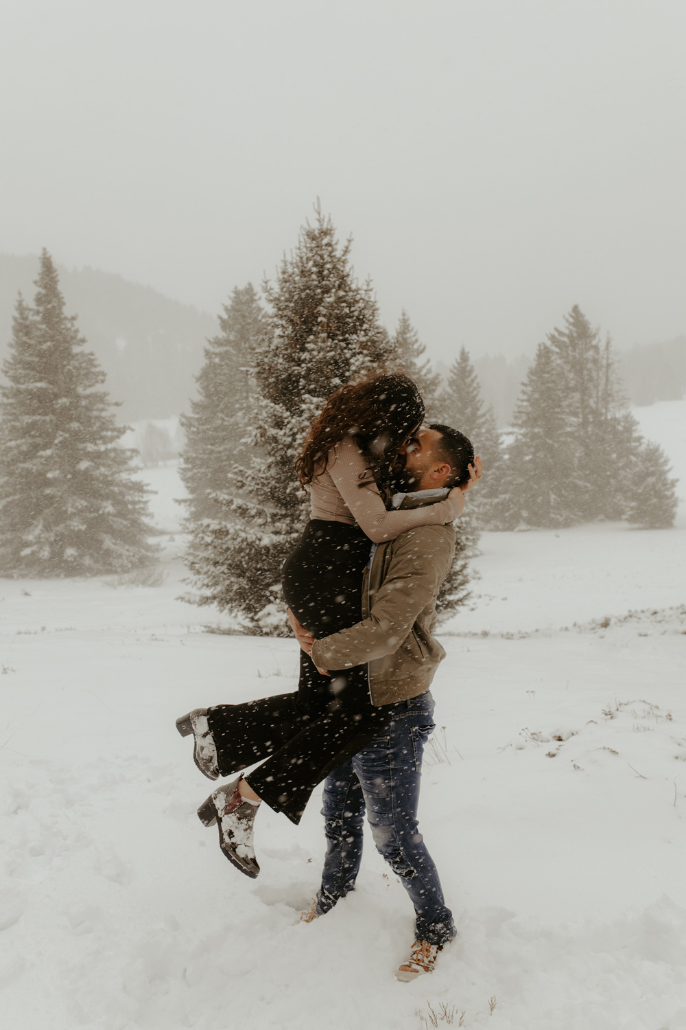 Séance photo couple à la neige