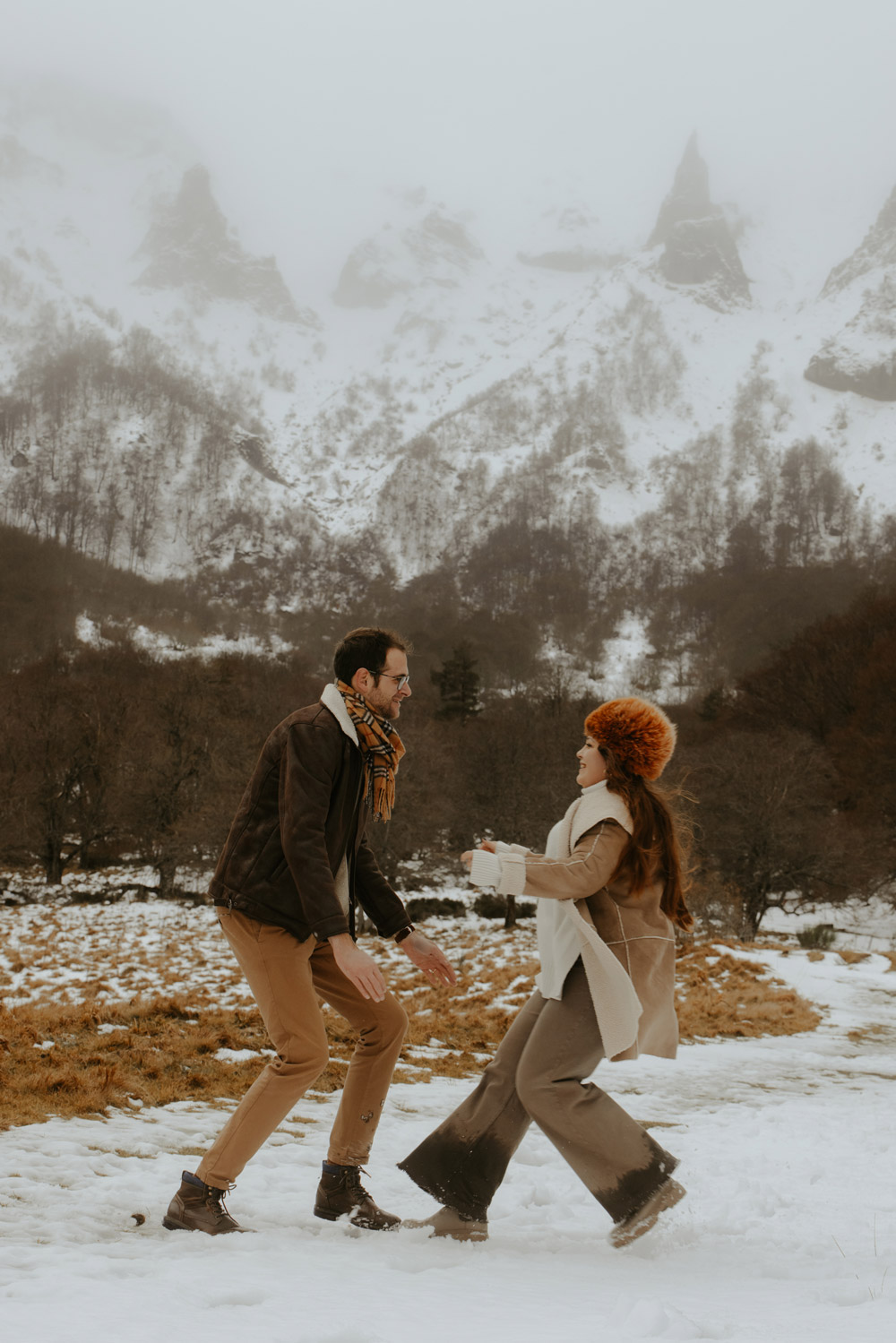 Séance photo couple à la neige