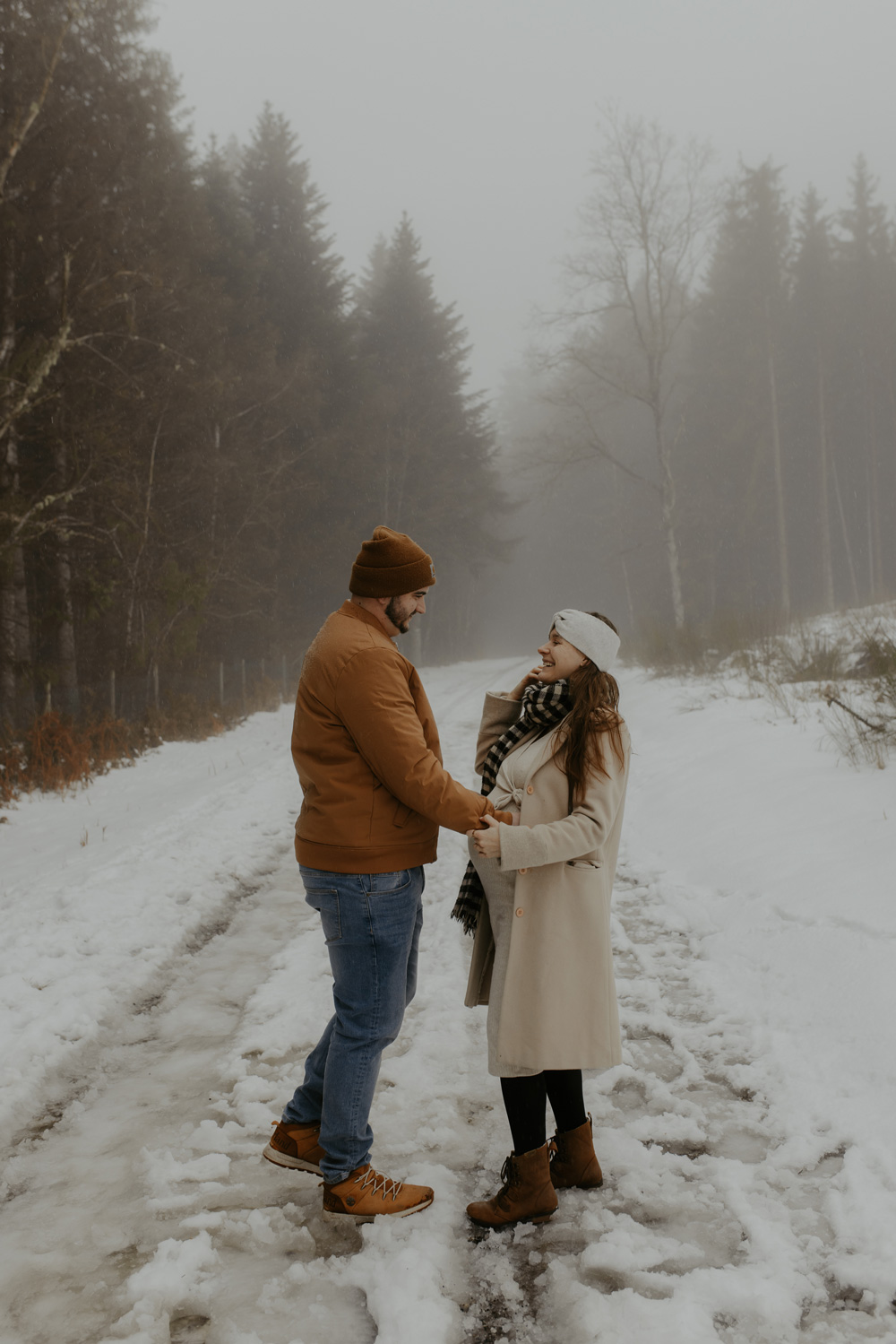 Séance Photo grossesse en hiver - Photographe Massif Central